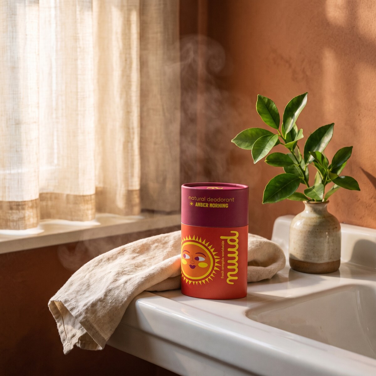 AMBER MORNING sur un lavabo ensoleillé
